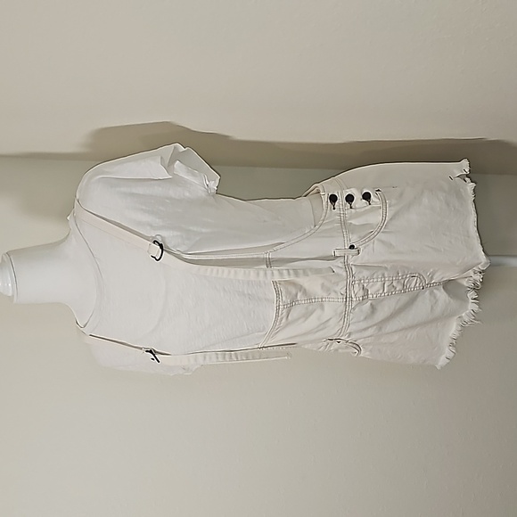We The Free Strappy Shortalls Overalls Bib White Denim Jean Shorts Cutoff Raw 31 - Picture 5 of 16